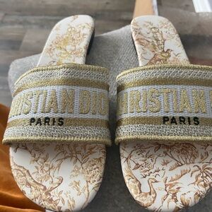 Brand new designer Dway sandals. Great quality.